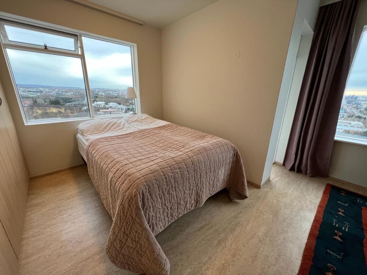 Panoramic With Stunning View - Free Parking Íbúð